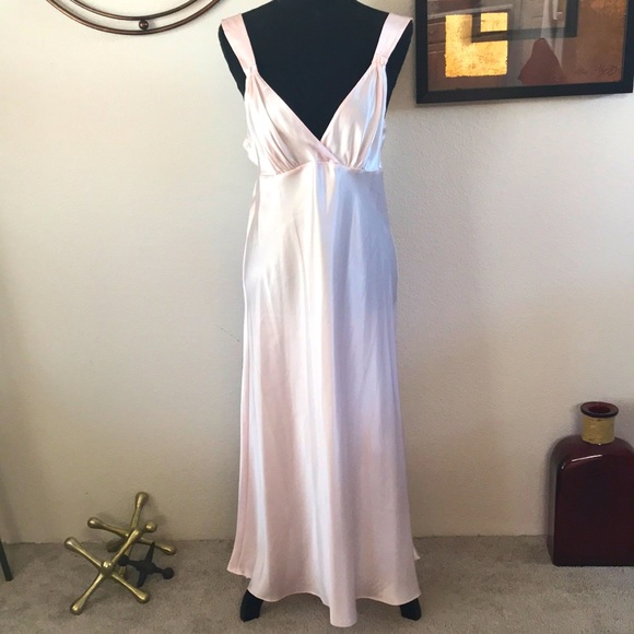 Oscar de la Renta Other - 💋SOLD💋Oscar de la Renta Pink Label Soft Pink Nightgown